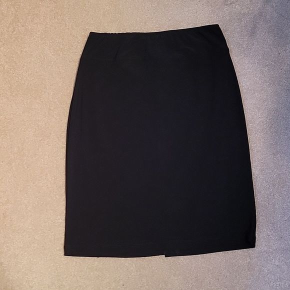 Frank Lyman Design Dresses & Skirts - Frank Lyman pull on strait skirt